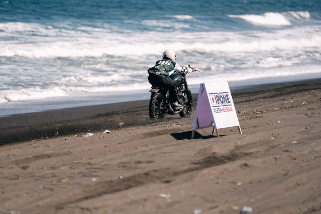IPONE Bawa Semangat Balap dan Kultur Motor ke Custom War Bali