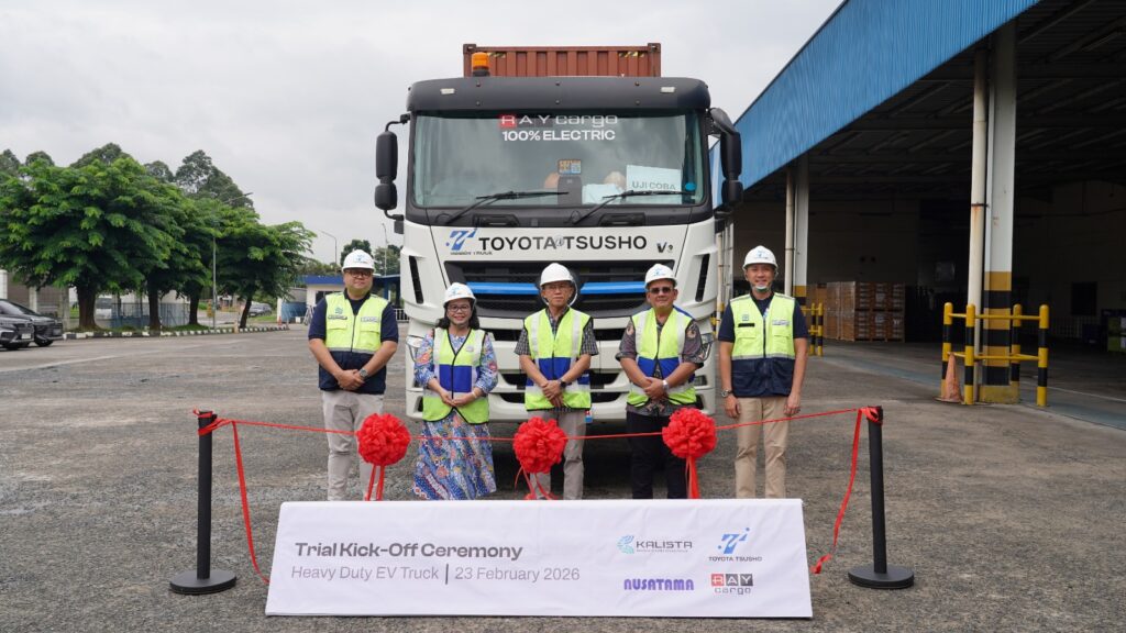 Menguji Truk Listrik Berat di Jalur Ekspor-Impor Indonesia