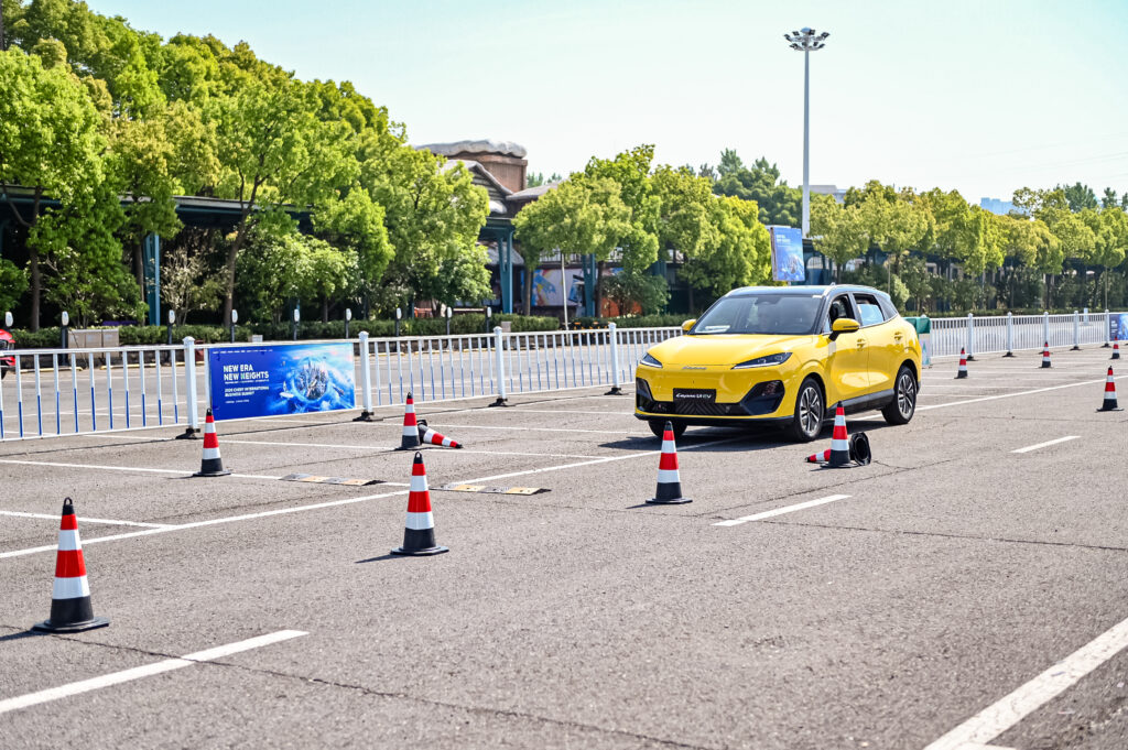 LEPAS E4 EV: SUV Listrik dengan Gaya Coupe dan Jarak 500 Km