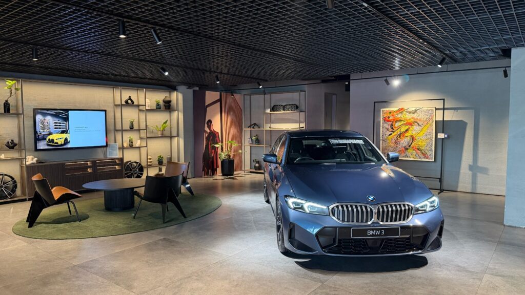 8BMW Astra Ubah Showroom Jadi Ruang Pamer Seni Karya 5 Seniman Bersama Teh Villa