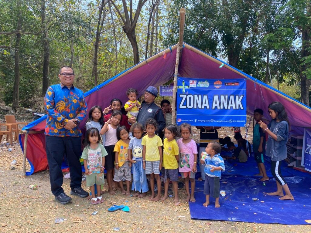 Hino Bangun Tenda Ramah Anak untuk Korban Gempa NTT
